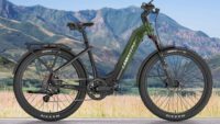 Ein E-Bike für alle Fälle? Im Test enthüllt das Lankeleisi MG600 Lite seine Stärken und Schwächen. Erfahre, wie sich das 27,5" SUV-Pedelec mit großem Akku und Drehmomentsensor auf Touren schlägt – objektiv und persönlich.